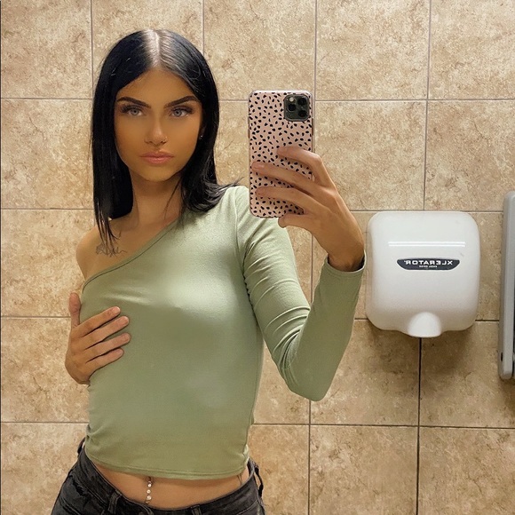 Meet your Posher, Bryanna - Picture 3 of 4